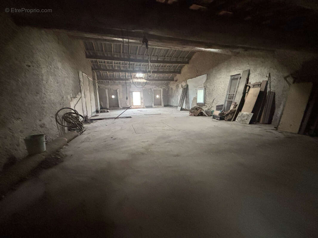 Parking à MARAUSSAN