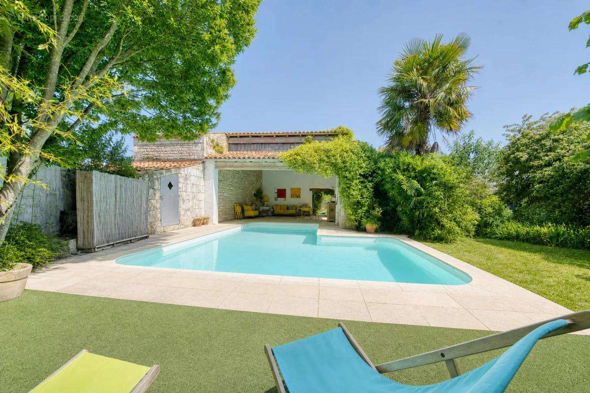 Maison de 8 pièces de 270 m² à Sainte-Gemme - photo 24