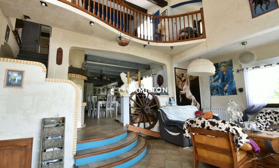 Villa non-mitoyenne de type t6 avec vues, terrasses, piscine et garages - photo 18