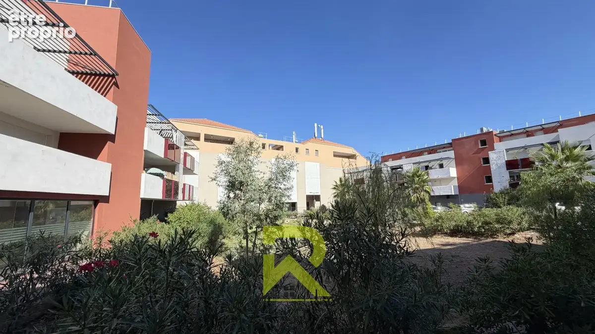 Agde   Une pépite : T2 avec ascenseur, terrasse et parking couvert sécurisé - photo 10
