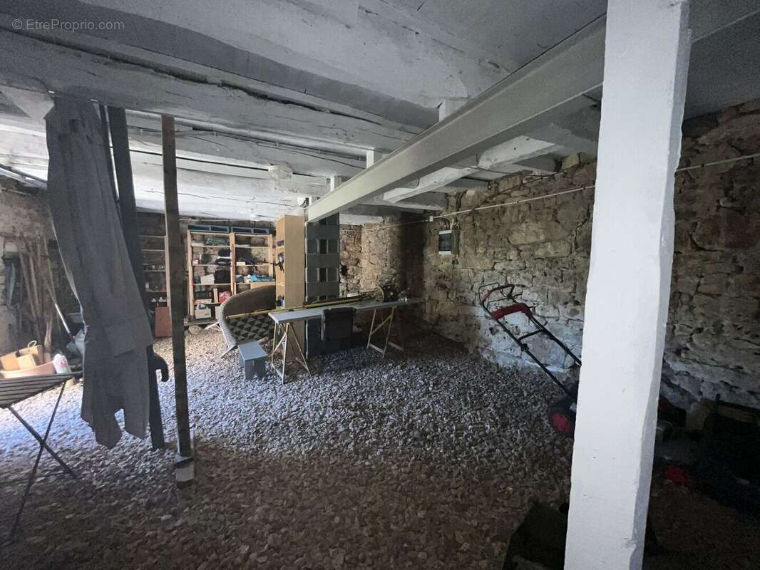 PROCHE FIGEAC – Authentique maison quercynoise en pierre de plain-pied avec grange - photo 13