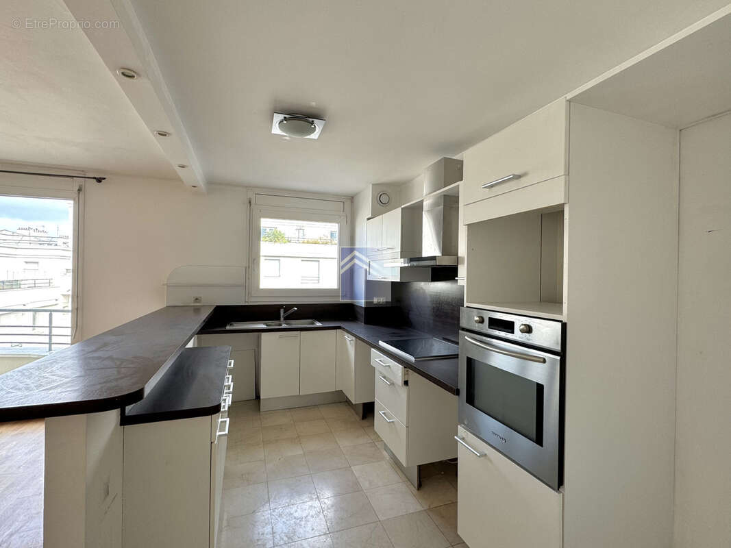 Appartement à COURBEVOIE