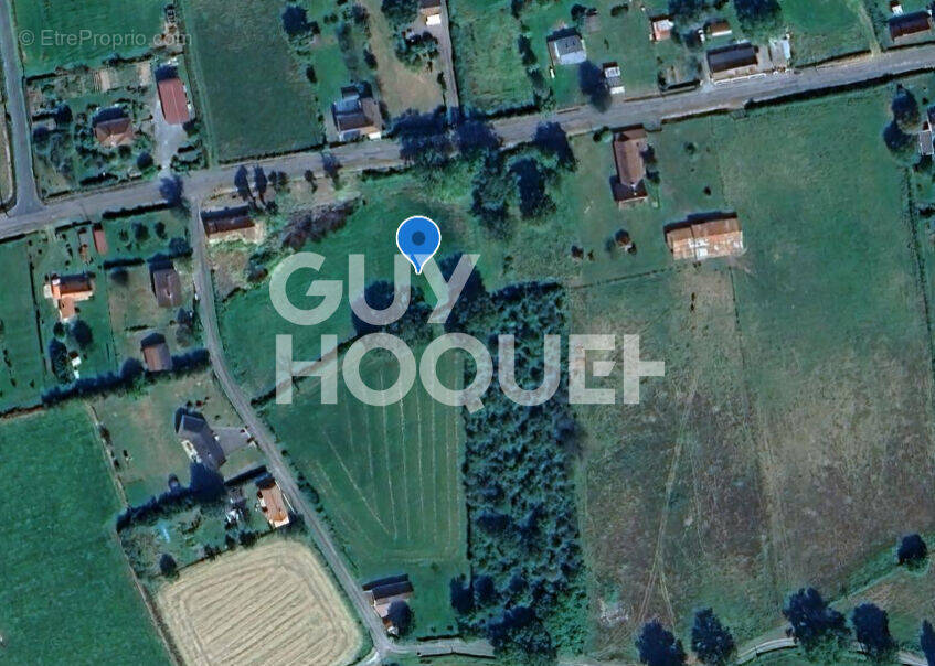 Terrain à LA NOCLE-MAULAIX