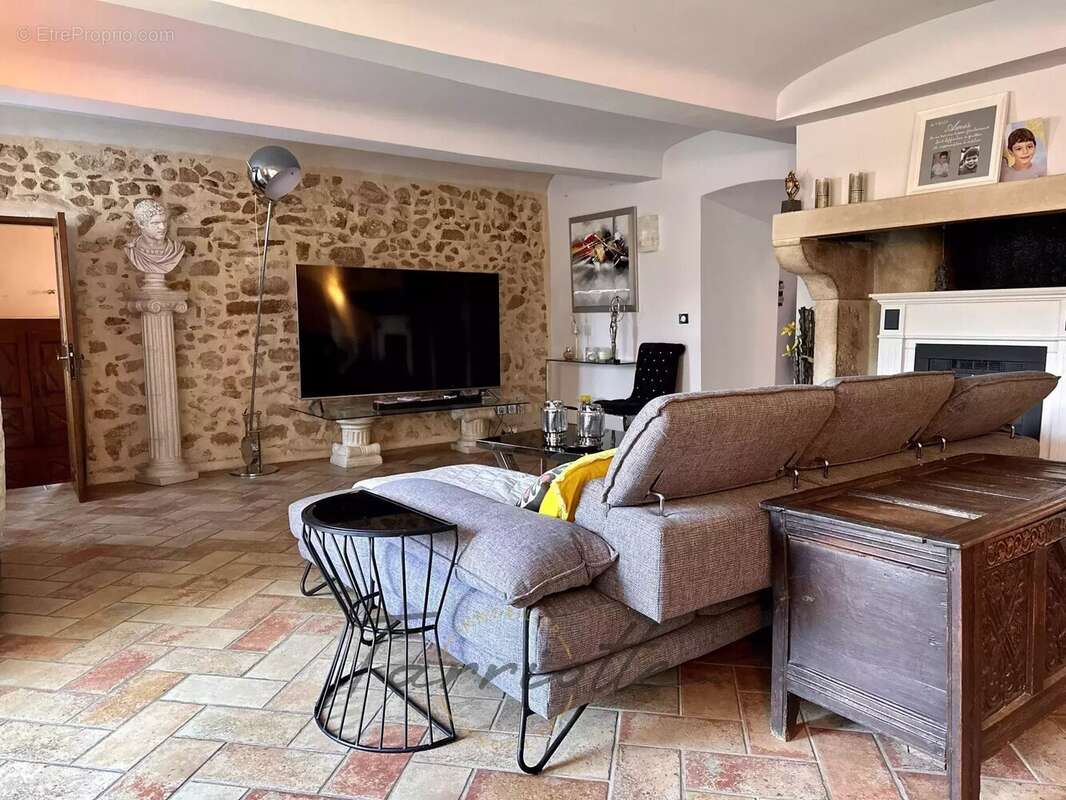 Maison à MONTELIMAR