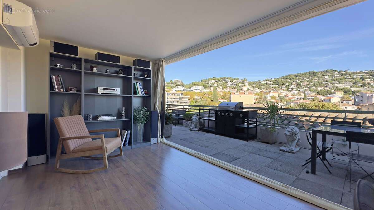 Appartement à LE CANNET