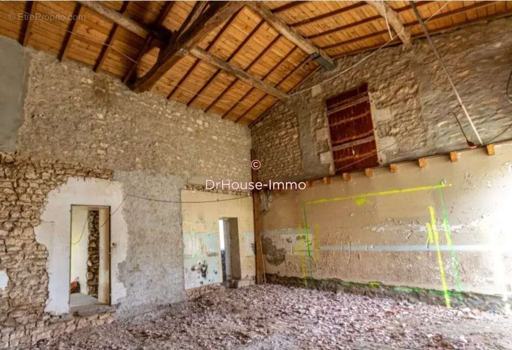 Autre à PORT-D'ENVAUX