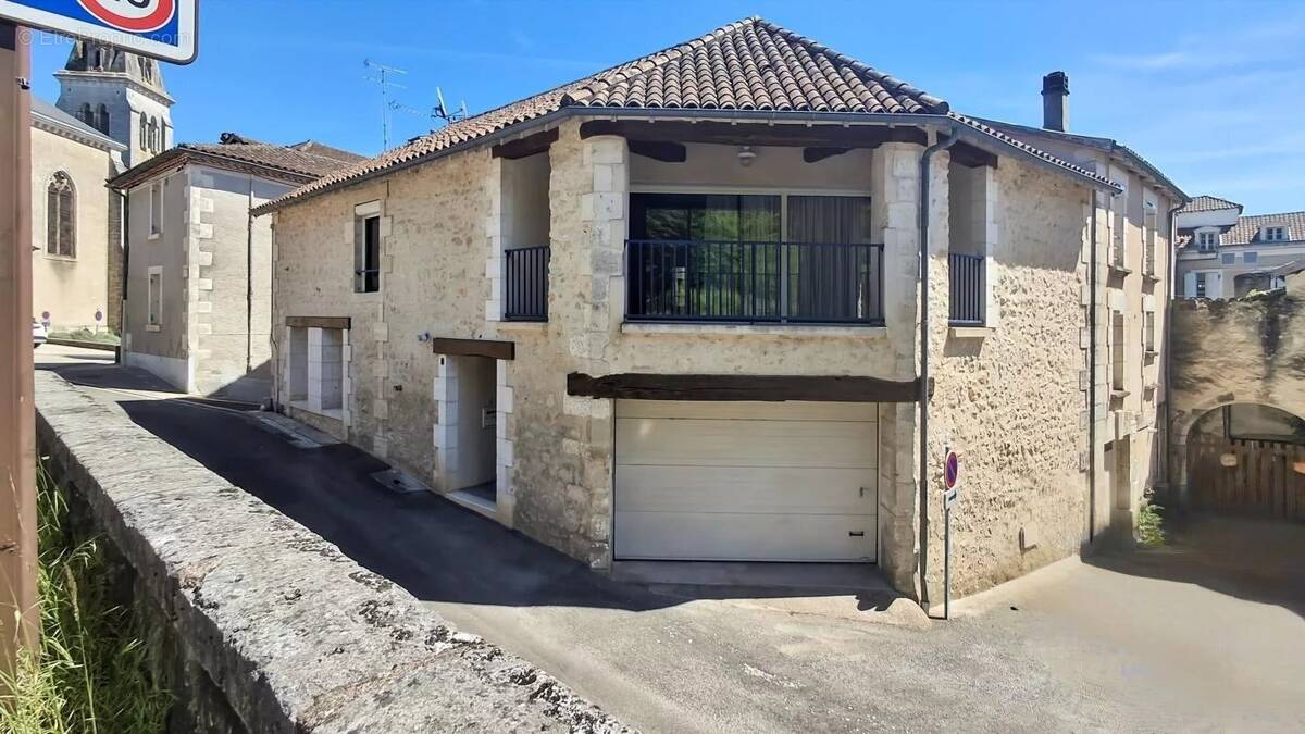 Appartement à CHATEAU-L'EVEQUE