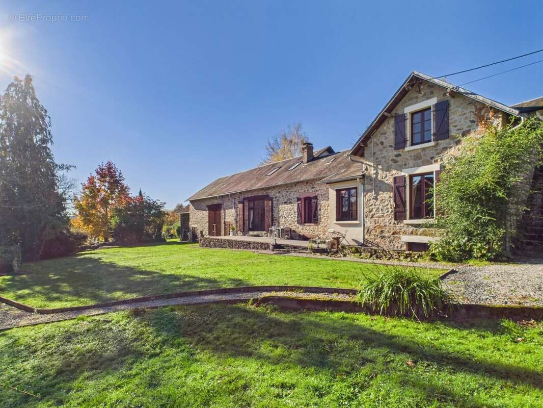 Maison à SAINT-YRIEIX-LA-PERCHE