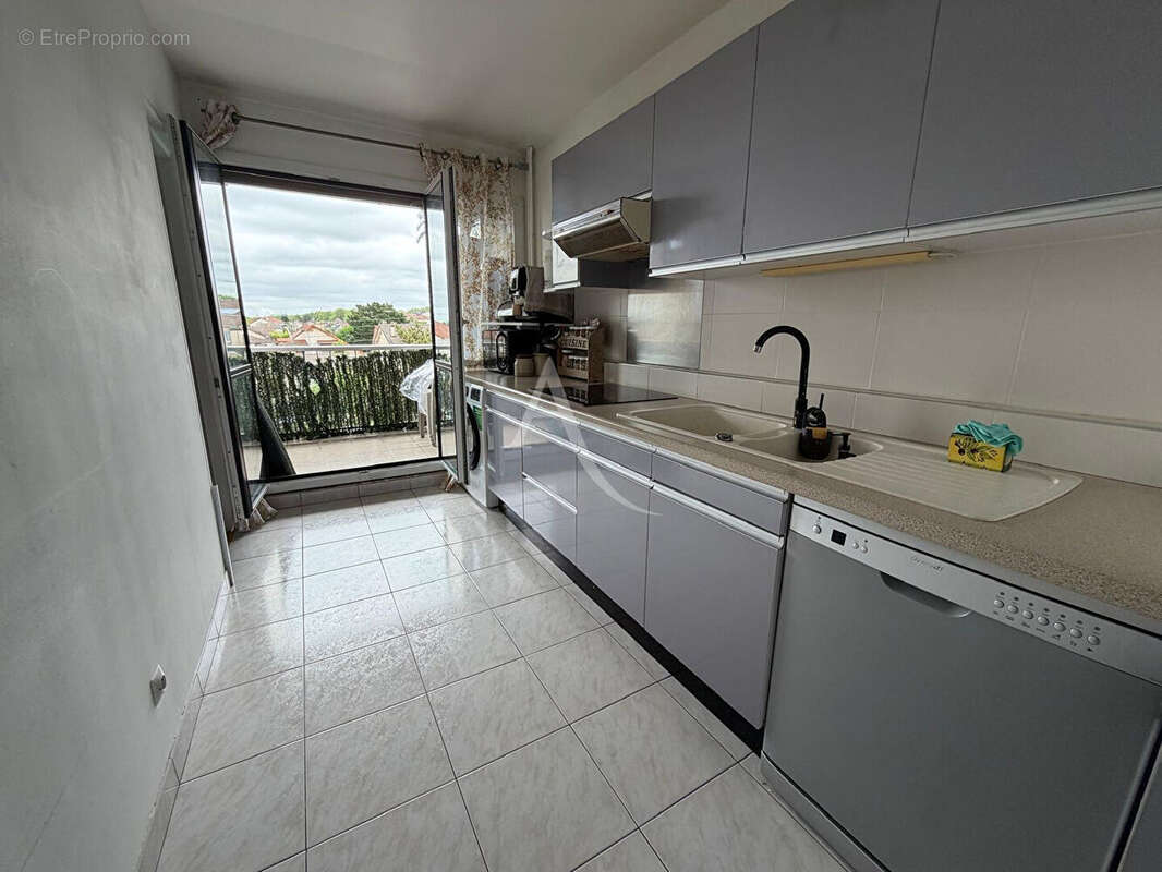Appartement à VAUJOURS