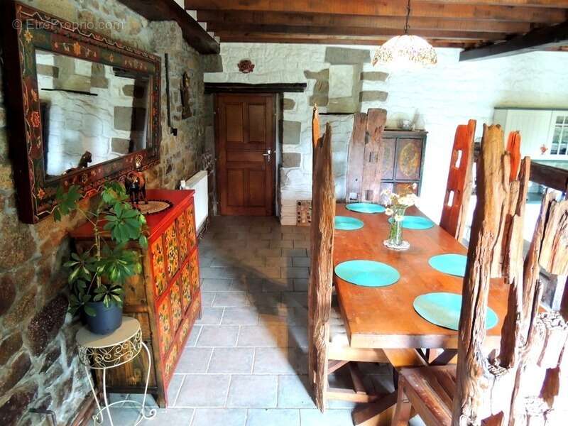 Maison en pierre de 244 m2 habitables avec chambres d'hôtes et 8500 m2 terrain à vendre CHAMP DU BOULT (14) - photo 11