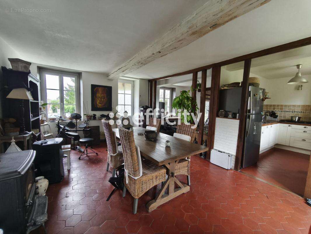 Maison à NEUFVY-SUR-ARONDE