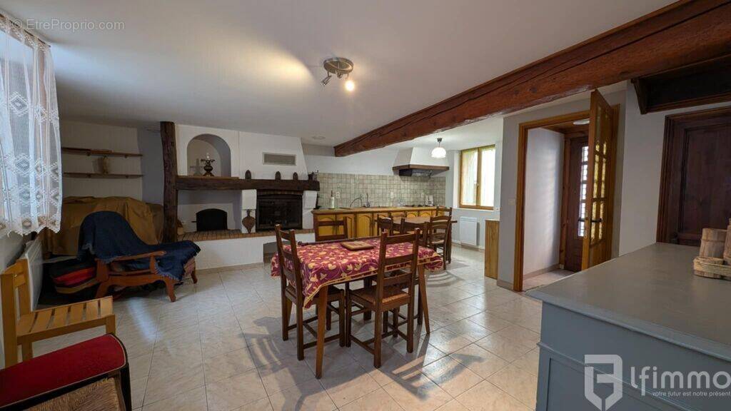 Maison à SAINT-JULIA-DE-BEC