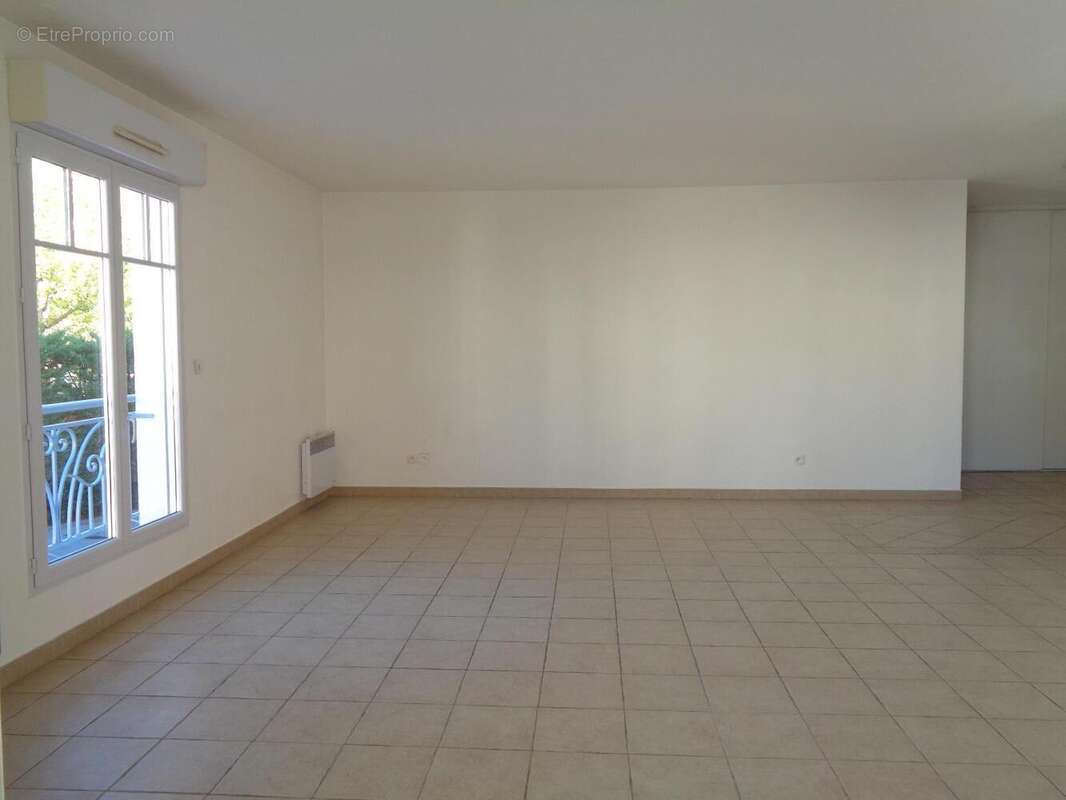   - Appartement à DRAGUIGNAN