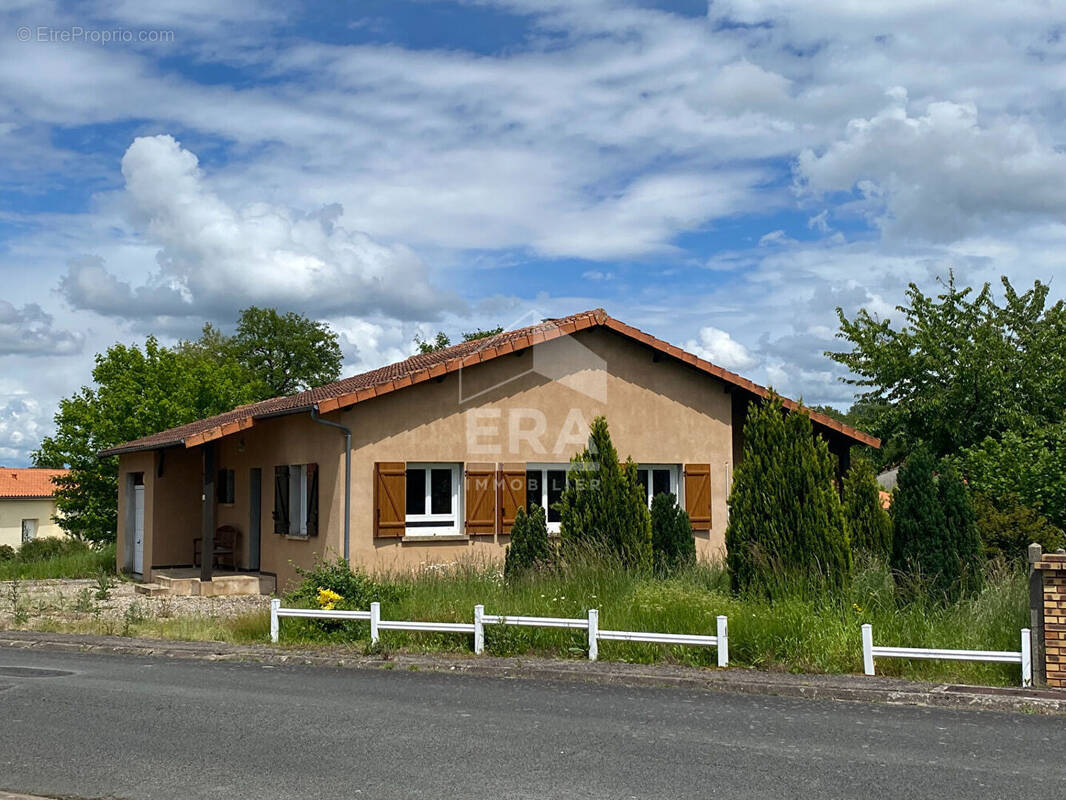 Maison à AVAILLES-LIMOUZINE