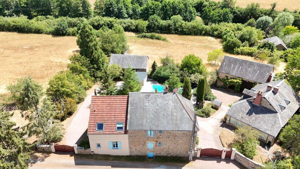 Maison à CUSSY-EN-MORVAN