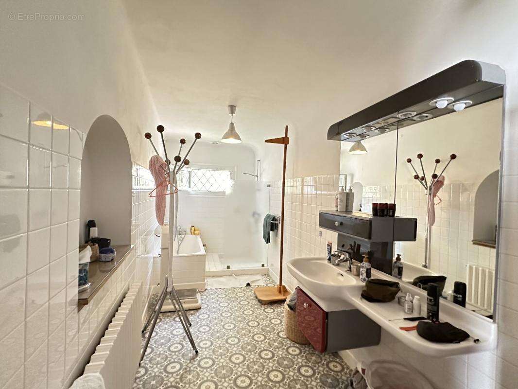 Maison à LA CHAPELLE-AUX-SAINTS