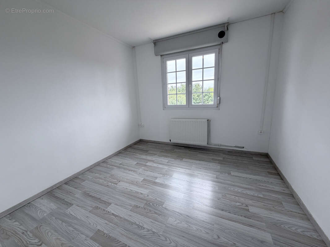 Maison à ESMERY-HALLON