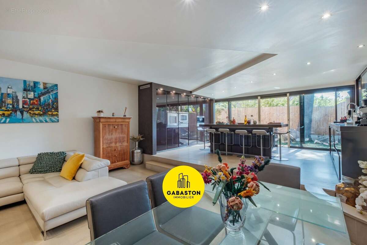Appartement à MARSEILLE-7E