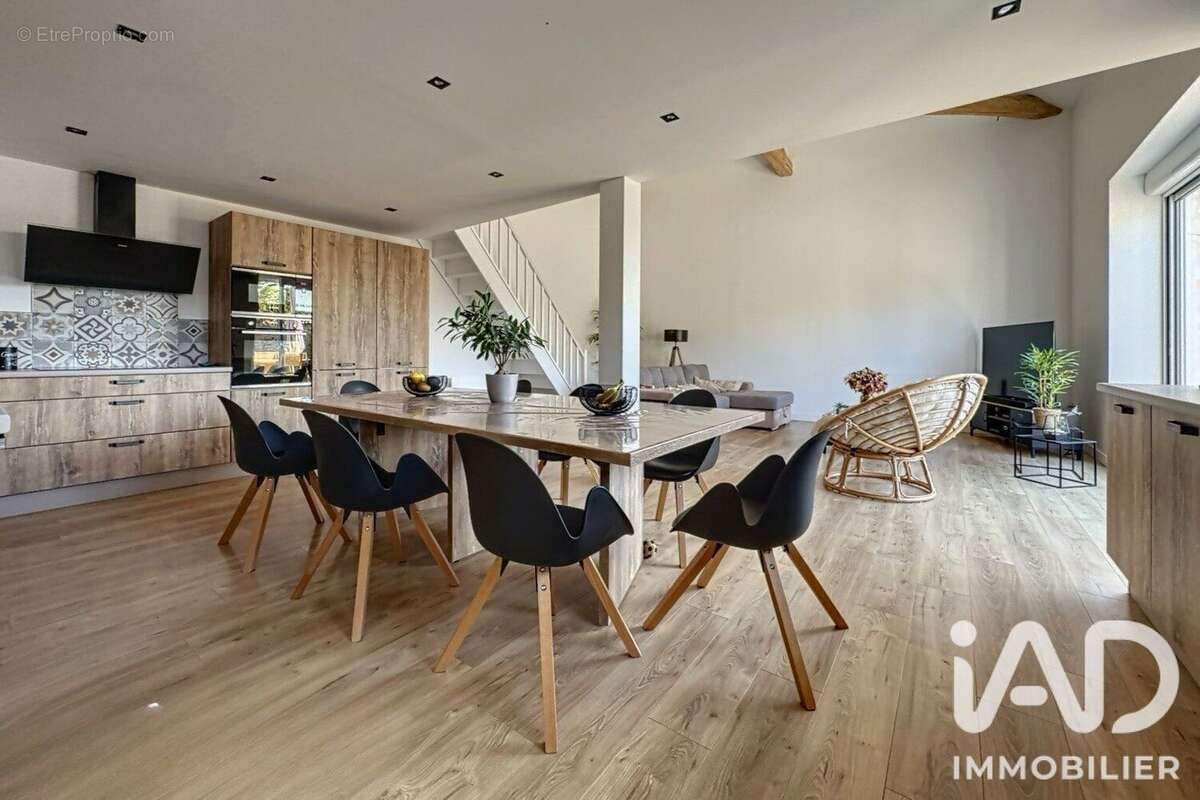 Maison 170 m² à Longeves  - photo 2