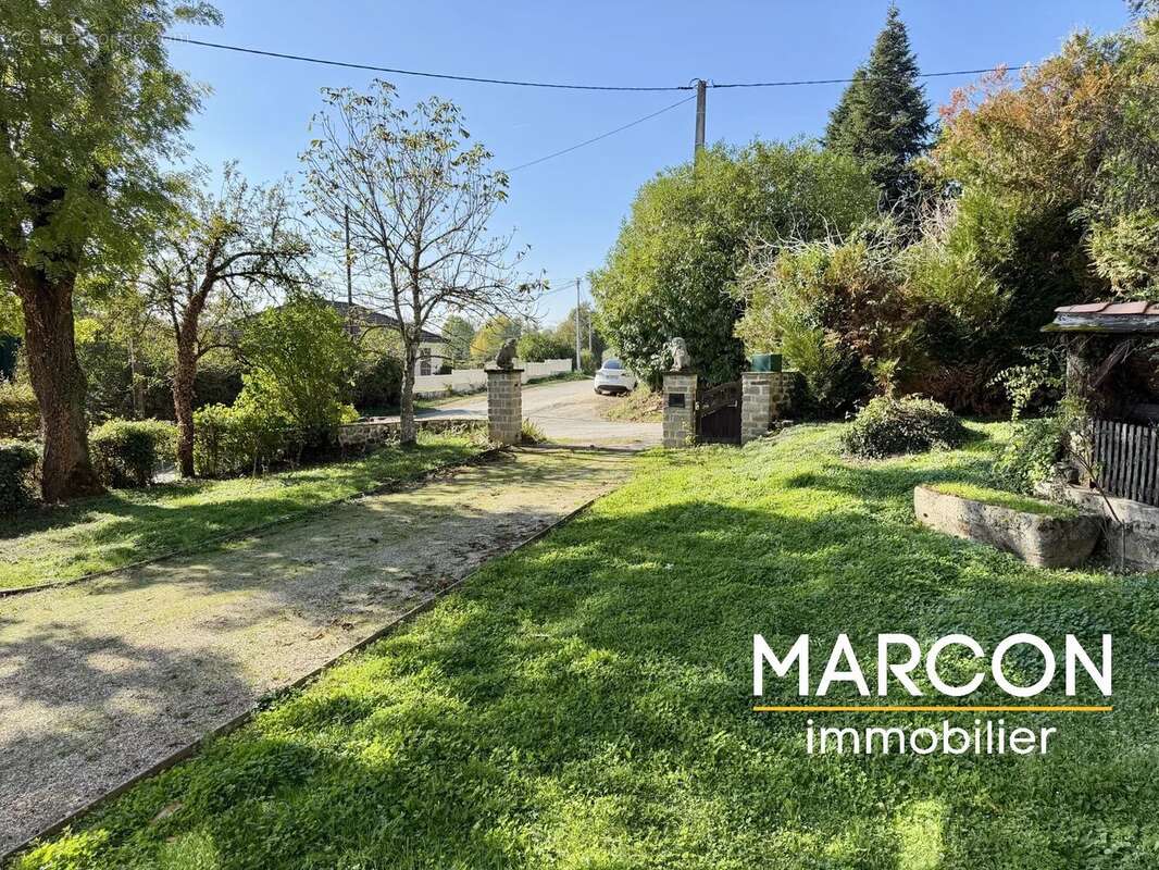 Maison à LA CELLE-DUNOISE