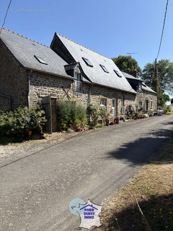 Maison à AMBRIERES-LES-VALLEES