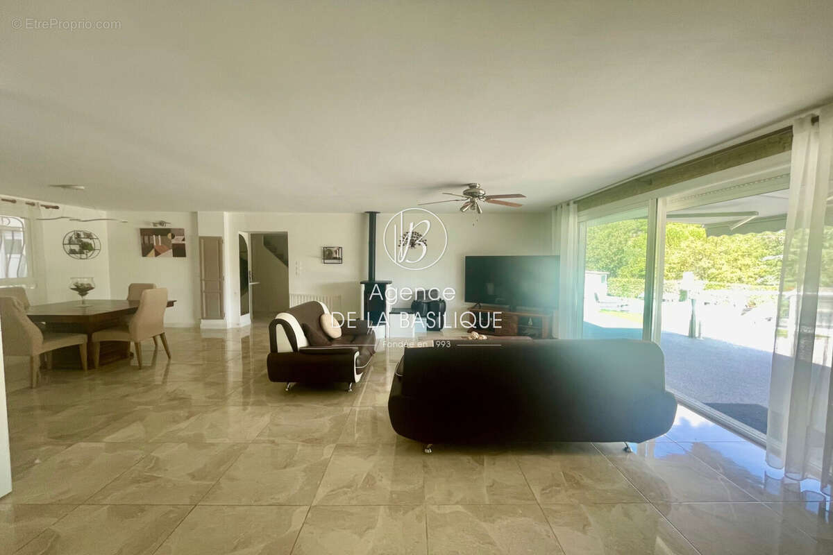 Maison à SAINT-MAXIMIN-LA-SAINTE-BAUME