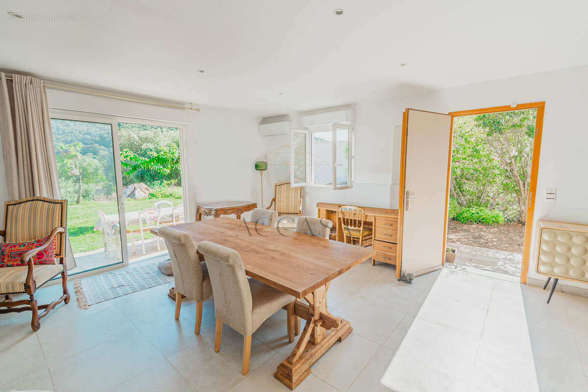 Maison avec terrain constructible de 4 260 m2 et permis accordé   Bonifacio, Vallée Saint-Julien - photo 22