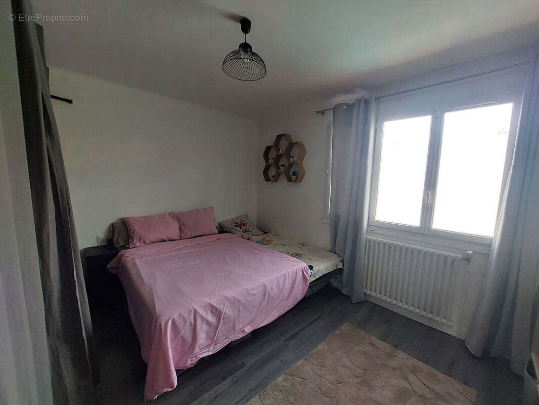Maison sur sous-sol LA BAUSSAINE bourg - photo 7