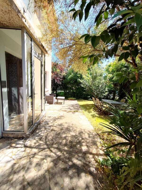  Maison T6 de 152 m² à Nogaro – Centre-ville & Jardin arboré - photo 28