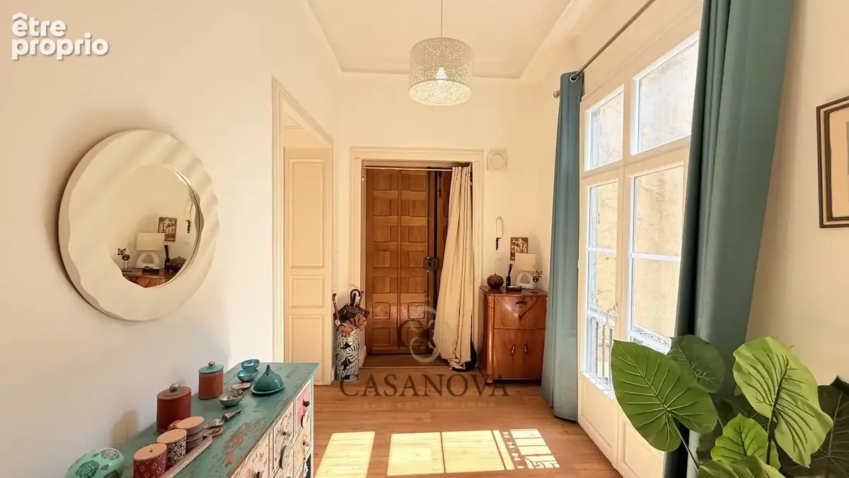 Appartement de caractère rénové avec terrasse dans un hôtel particulier à Béziers - photo 4