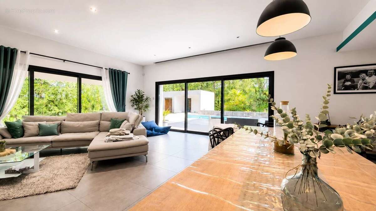 Maison à PUJOLS