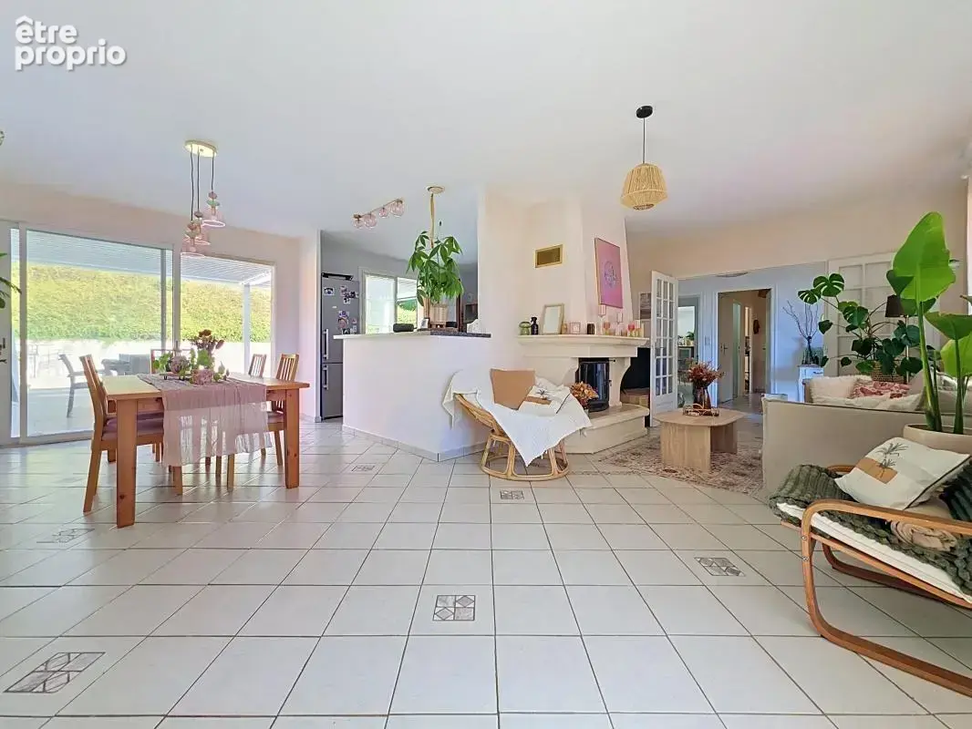 Maison - 3 Chambres - Sous sol complet - Cave - Double Garage - Deux terrasses - Pergola - Piscine - Jardin - Proche toutes comm - photo 15