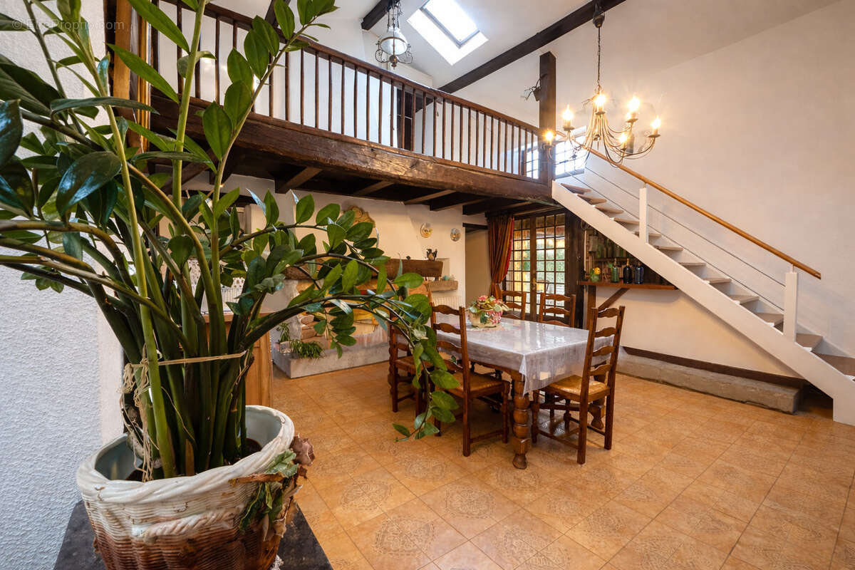 Maison à CHANTELOUP-LES-BOIS