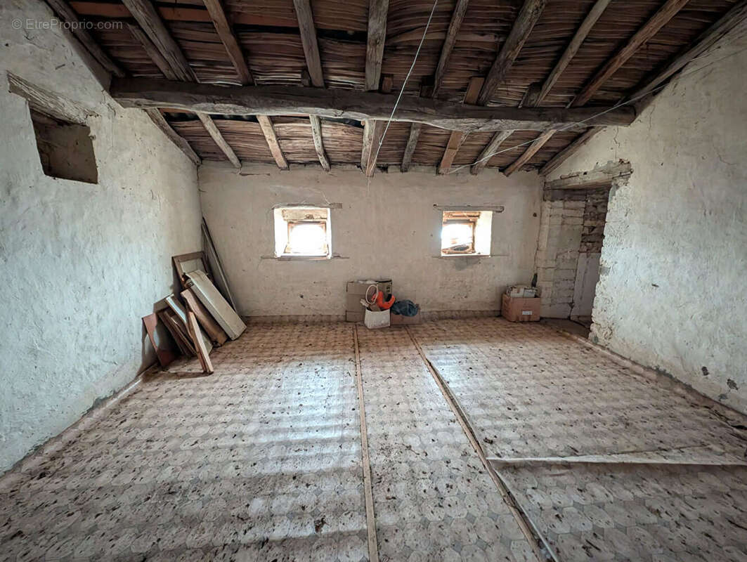 Maison à EXOUDUN