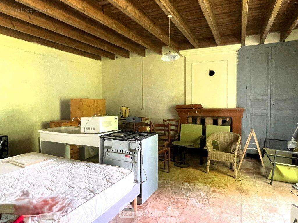 De l&#039;autre, une grande chambre... - Maison à CERSAY