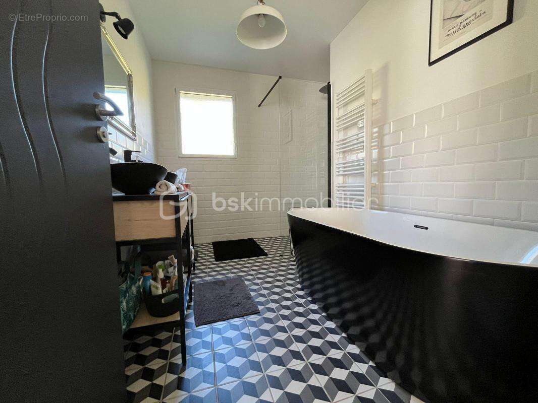 Maison à SAINT-JULIEN-EN-BORN