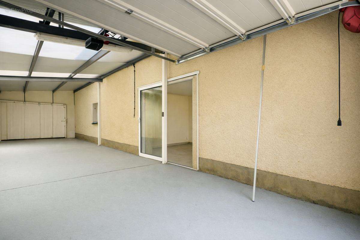Maison 5 Pièces de 92 m2 avec piscine et garages à Laboutarié 81120 - photo 16