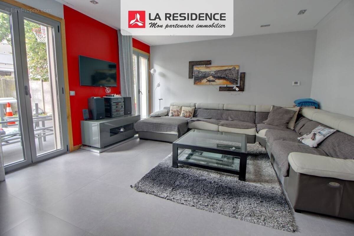 Maison à LES CLAYES-SOUS-BOIS