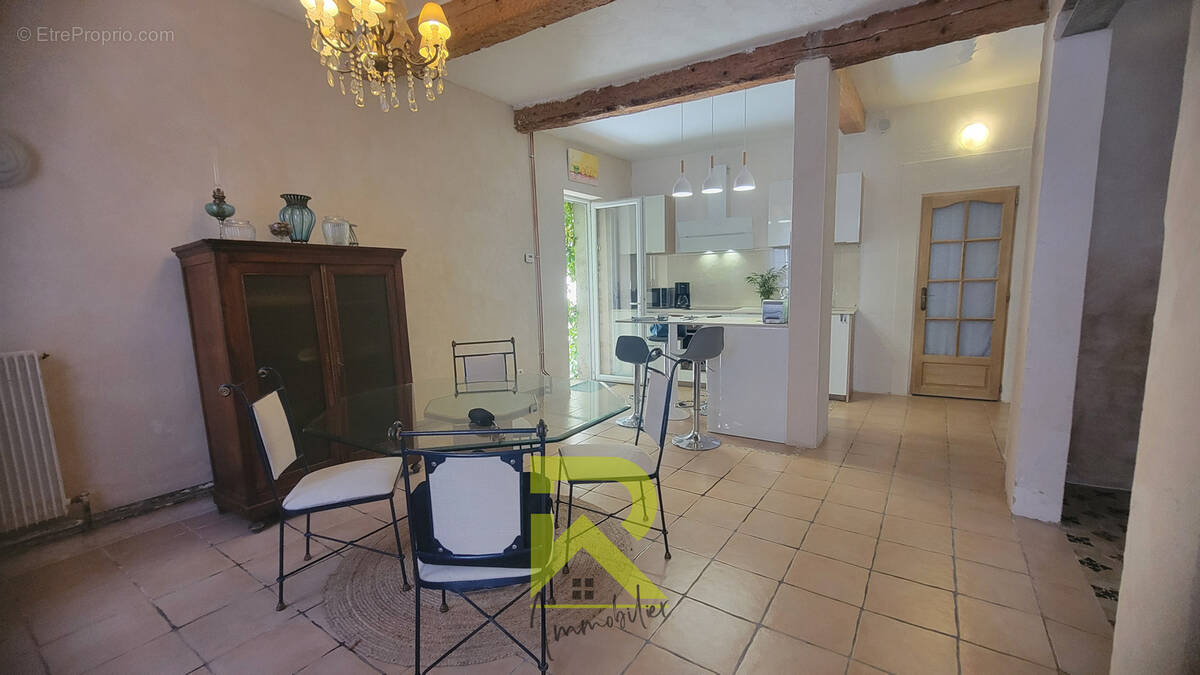 Maison à MOUSSAN