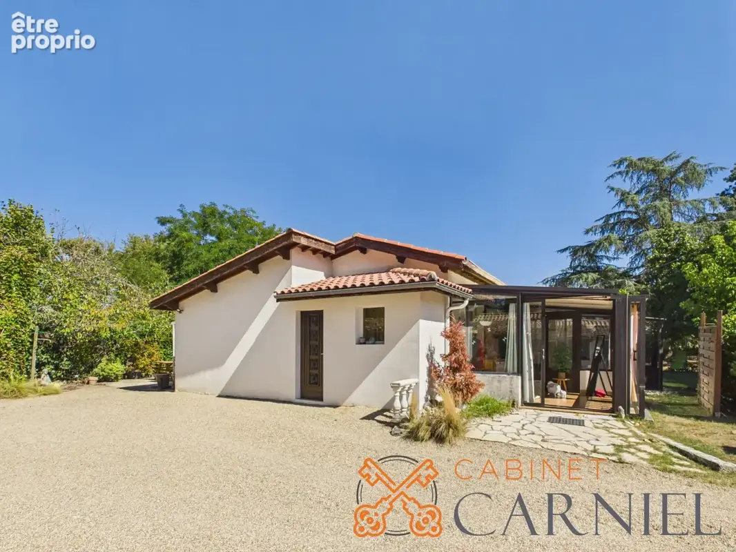 Maison 110 m2 avec véranda, dépendances et terrain clos - photo 2