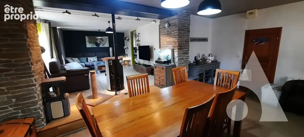 Ensemble immobilier comprenant un appartement de 118 m² avec terrasse et garage + un local commercial de 44 m² - photo 2