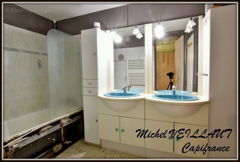 Maison à PARAY-LE-FRESIL