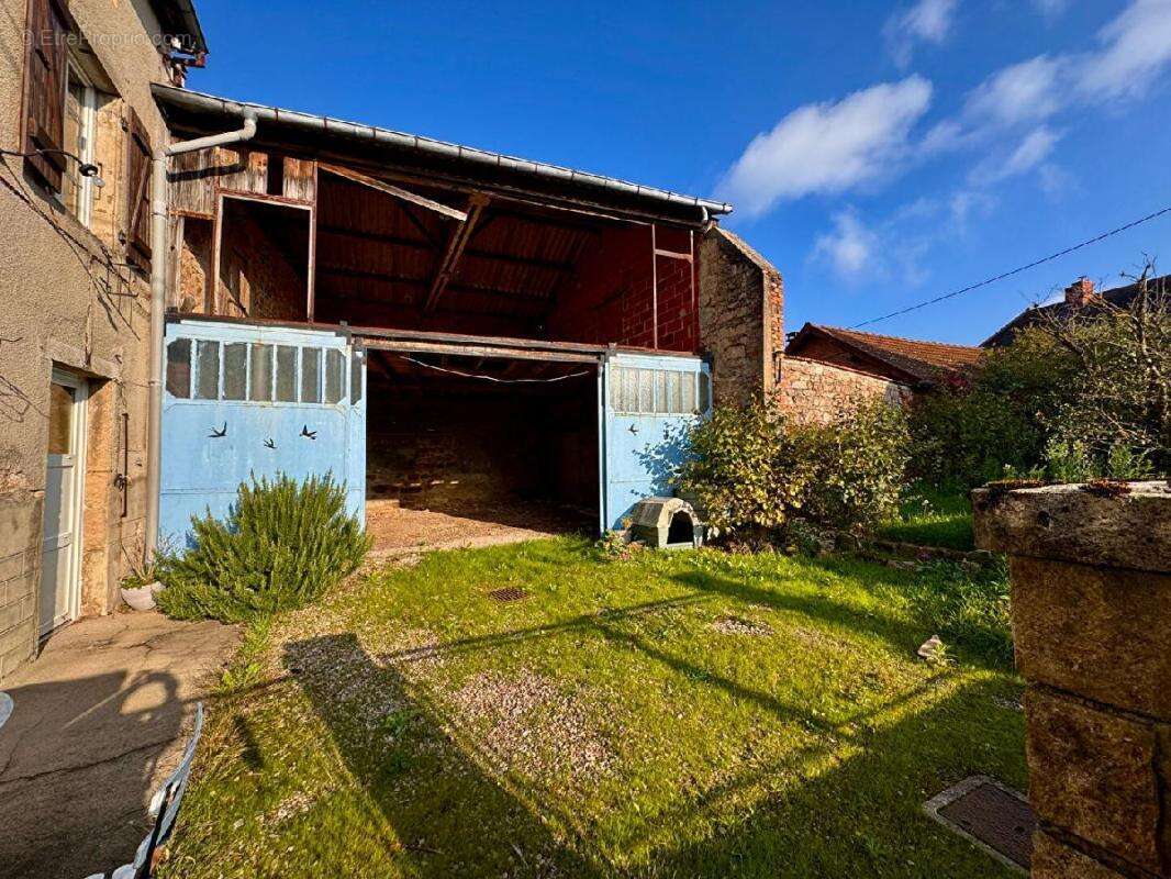 Maison 173 m² à Montmelard  - photo 2