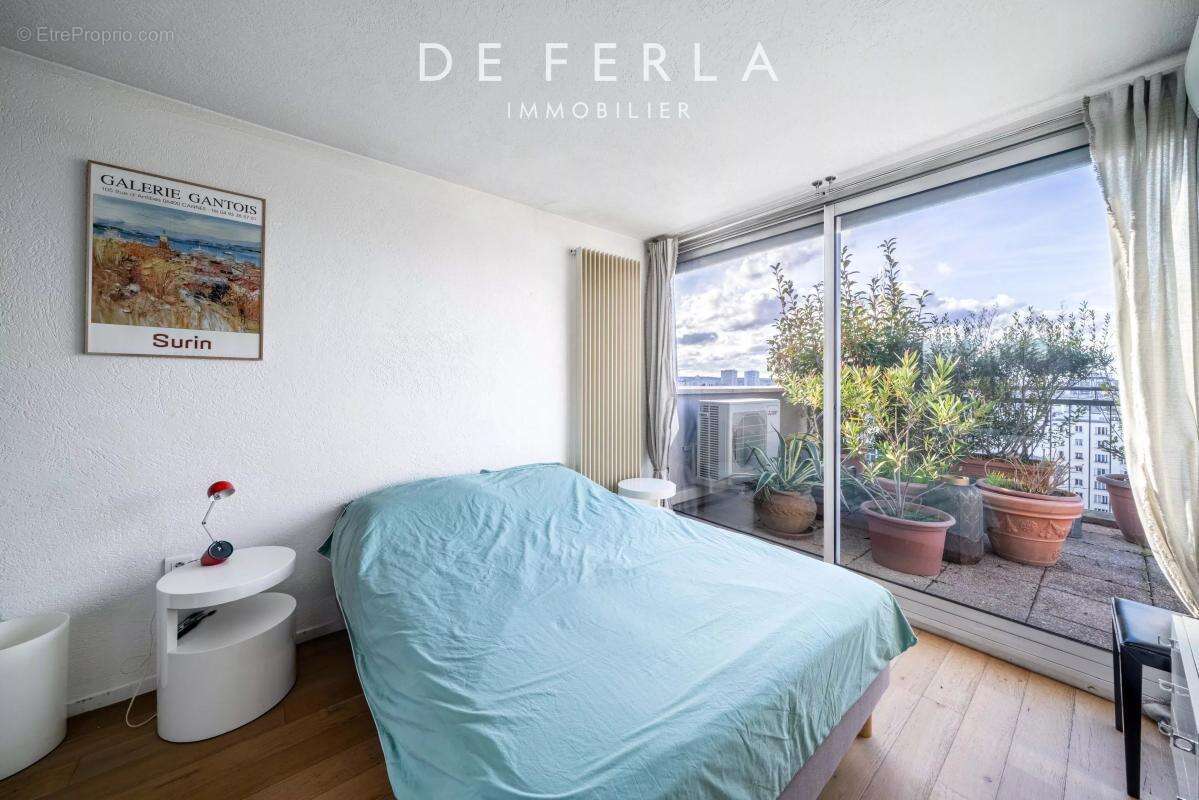 Appartement à PARIS-14E