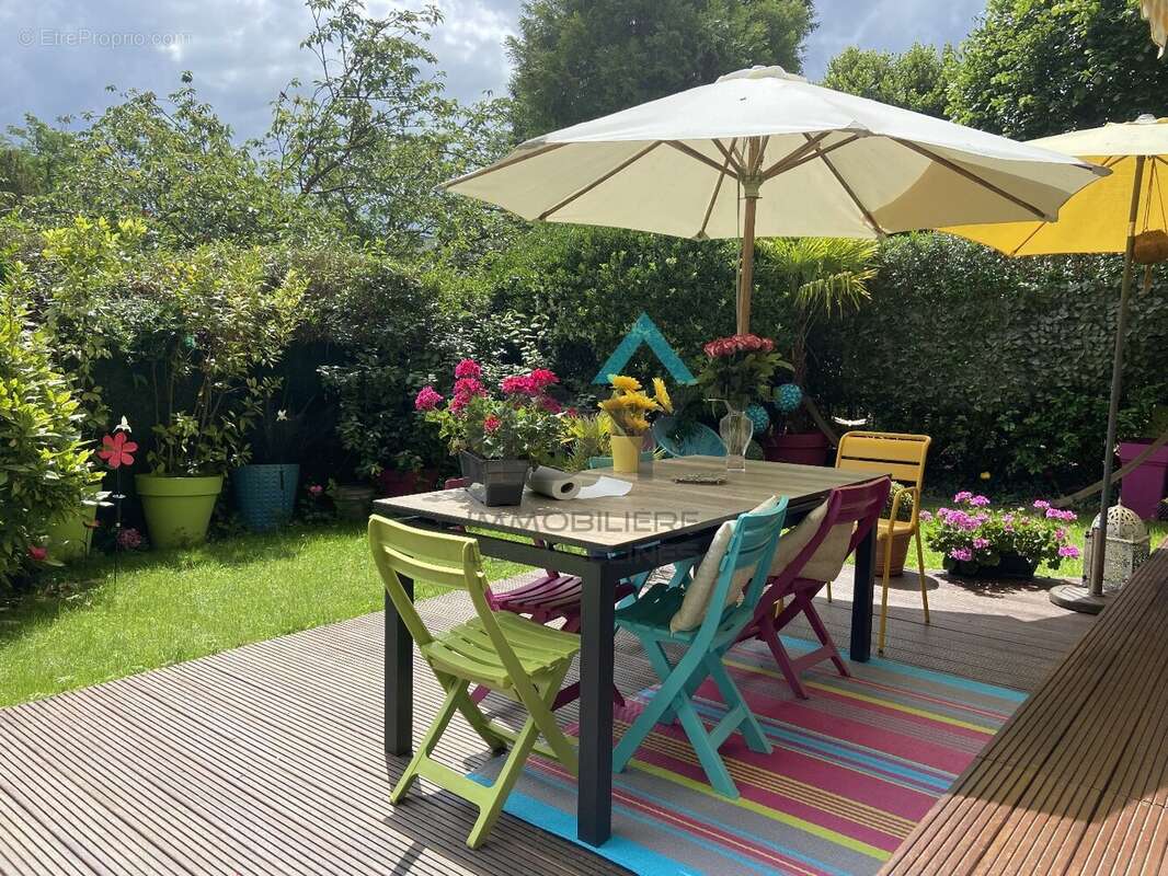 Appartement à LE MESNIL-LE-ROI