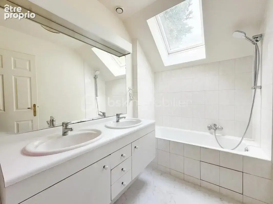 Maison familiale avec jardin, terrasse et beaux volumes quartier Fourqueux - photo 25