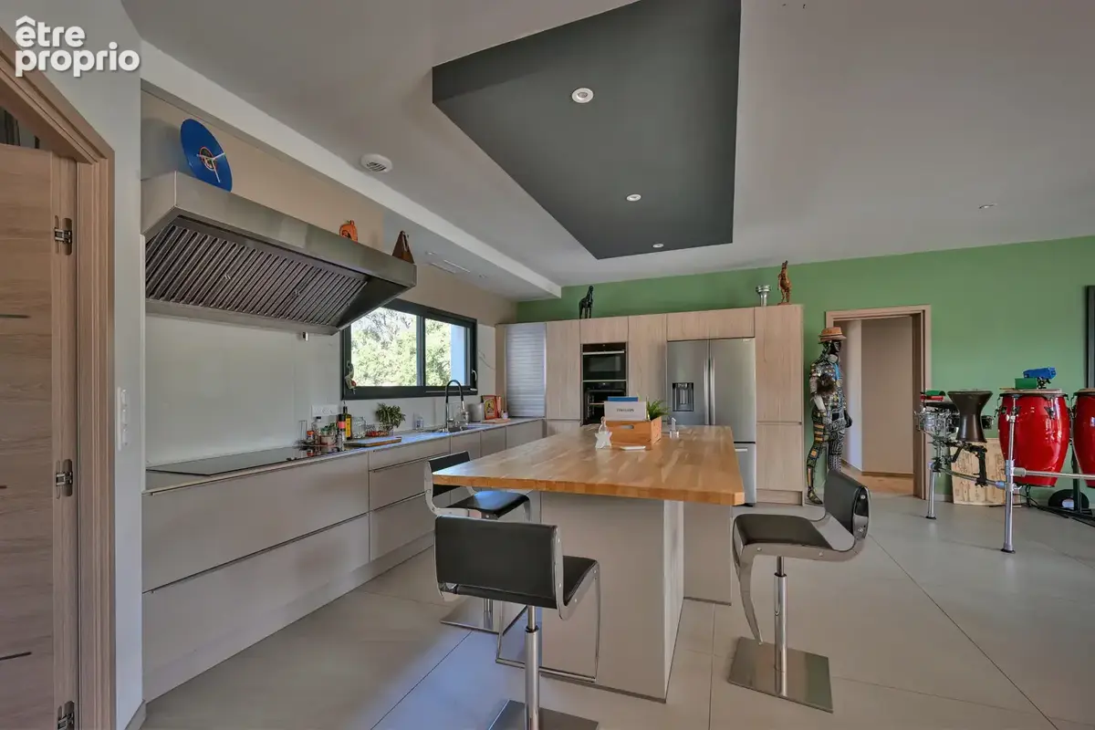 Maison contemporaine de plain-pied avec piscine et vue dégagée sur 3000m2 de parcelle - photo 7