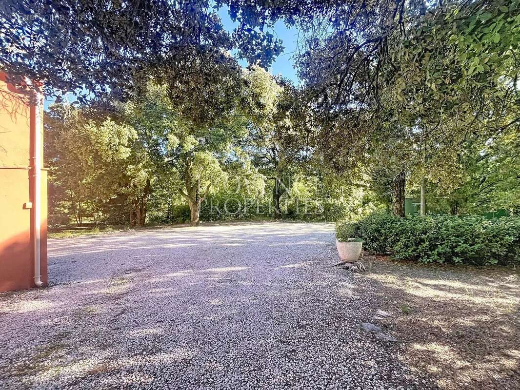 Maison à BESSE-SUR-ISSOLE