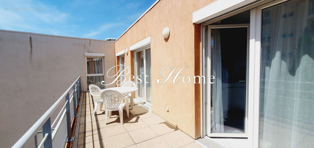 A vendre Appartement de standing de type 5  proche Jardins de la Fontaine quartier Bas de Montaury avec parkin - photo 2