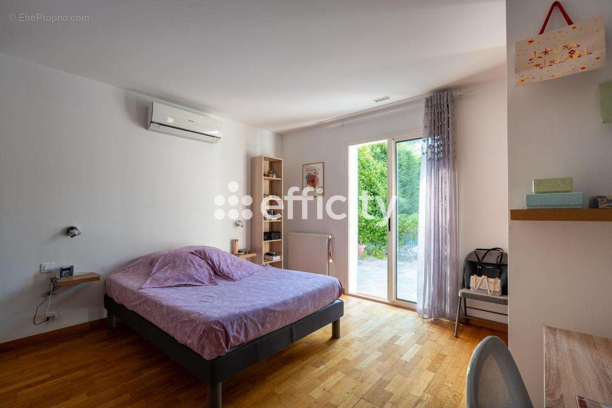 Maison 113 m² à Greasque  - photo 8